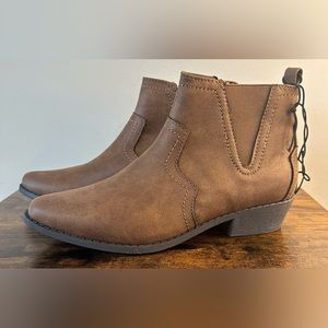 Arizona Womens Major Block Heel Booties NWT Size 7